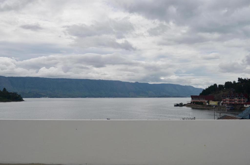 Opriss Hotel Parapat Exterior foto