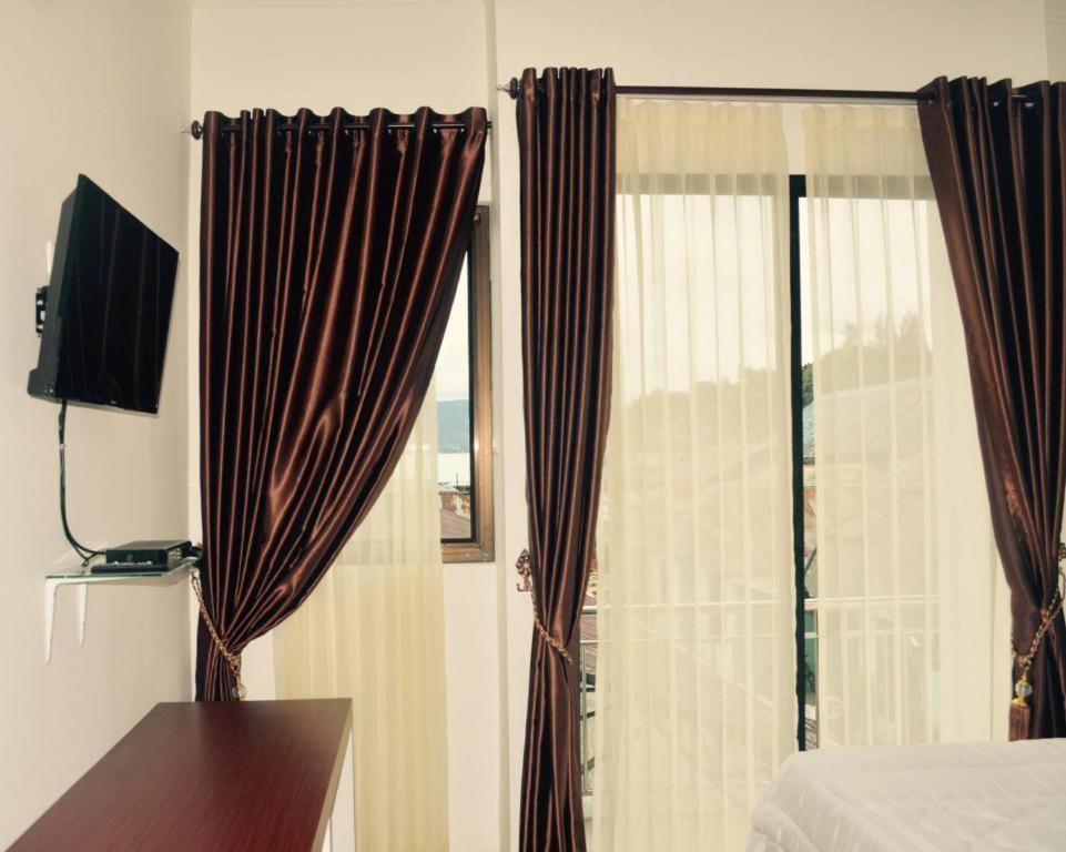 Opriss Hotel Parapat Exterior foto