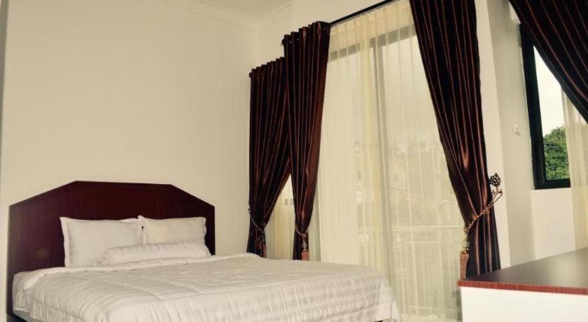 Opriss Hotel Parapat Exterior foto